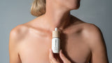 Holding Helse's Skinne Facial Oil